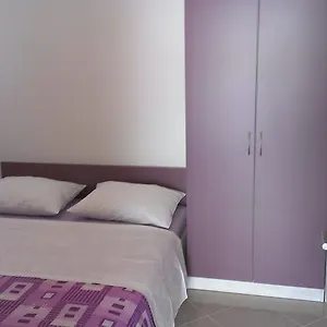 https://apartments-hana-stari-grad.hotelinzadar.com